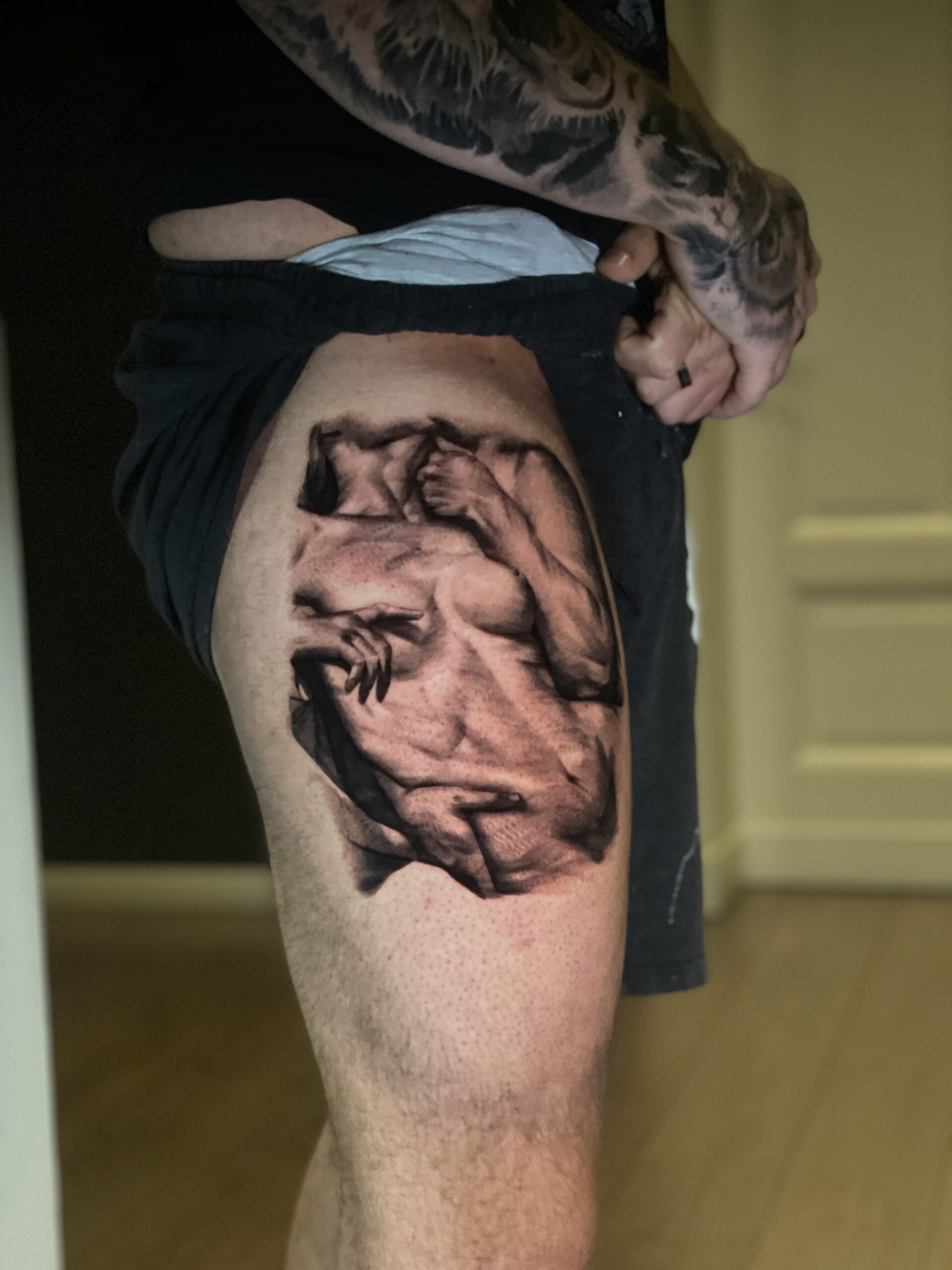 Black-&-Grey-Realism-Tattoo von Billy